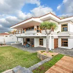 Karat Seaview